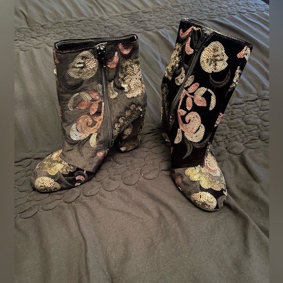 Aldo printed booties size 8.5 - Picture 2 of 2